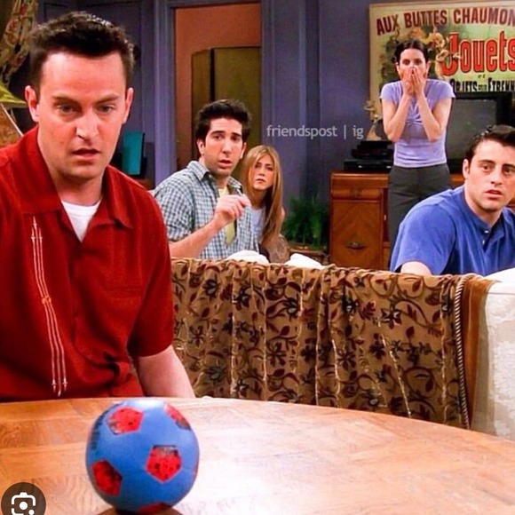 FRIENDS TV Show 90s Nostalgia THE ONE WITH THE BALL Game Chandler Rachel Joey - Picture 1 of 6